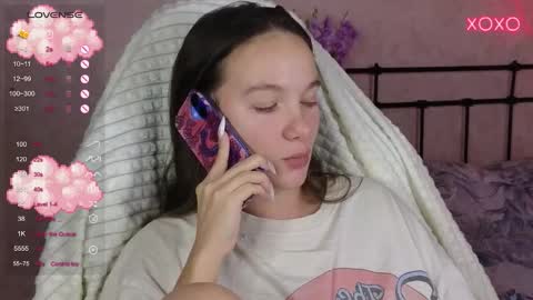 Snapshot of lil_luna_x chatting on 23, 10, 2025 little moon online show from 23, 10, 2025