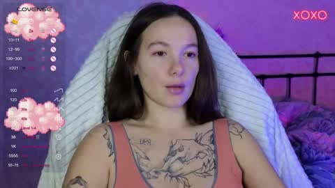 Snapshot of lil_luna_x chatting on 24, 10, 2025 little moon online show from 24, 10, 2025