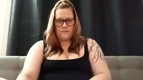 lil_nelli8 online show from 4, 10, 2025