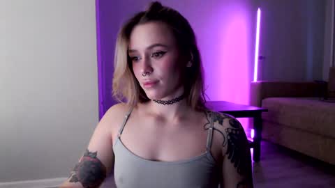 Snapshot of lil_reya chatting on 14, 12, 2024 INST Lil happines s online show from 14, 12, 2024