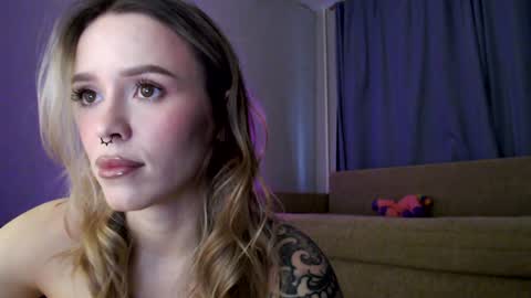 Snapshot of lil_reya chatting on 27, 12, 2024 INST Lil happines s online show from 27, 12, 2024