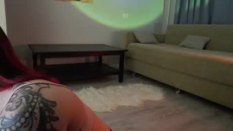 Snapshot of lil_reya chatting on 17, 9, 2025 INST Lil happines s online show from 17, 9, 2025