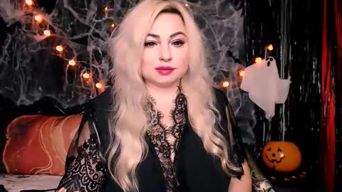 Snapshot of lilashiny chatting on 29, 10, 2025 LilaShiny online show from 29, 10, 2025