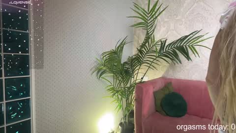 Snapshot of lili_01 chatting on 7, 1, 2025 Lili online show from 7, 1, 2025
