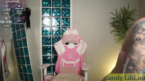 Snapshot of lili_01 chatting on 28, 1, 2025 Lili online show from 28, 1, 2025