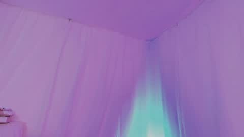 Snapshot of lili_tay chatting on 8, 11, 2025 Lili online show from 8, 11, 2025