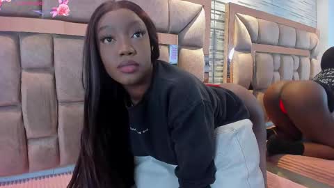 Snapshot of lilian_starfire chatting on 8, 10, 2025 LILIAN online show from 8, 10, 2025
