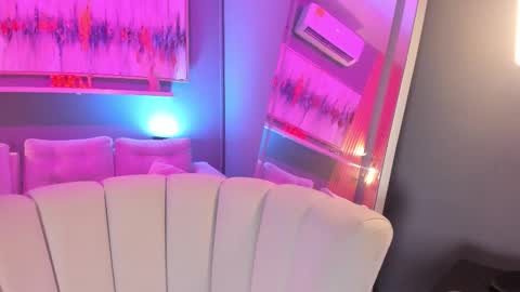 holis soy lily chang no olvides el pulgar arriba es muy importante para mi 3 independent model online show from 2, 2, 2026