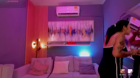 holis soy lily chang no olvides el pulgar arriba es muy importante para mi 3 independent model online show from 29, 4, 2026