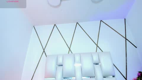 Snapshot of lilicameron_ chatting on 10, 4, 2026 LIli cameron online show from 10, 4, 2026