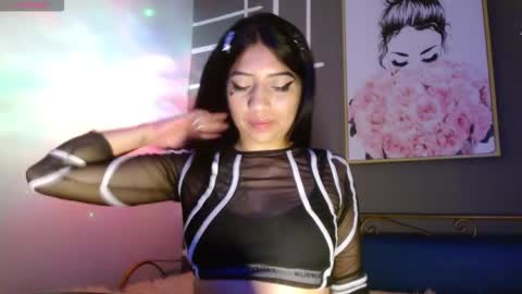 Snapshot of lilidesire chatting on 6, 10, 2025 Simone 3 online show from 6, 10, 2025