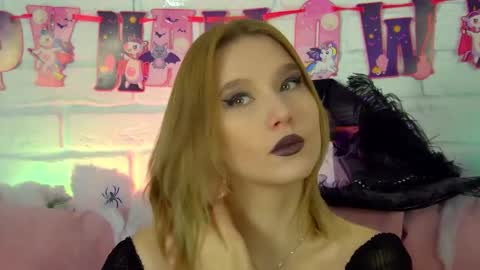 Snapshot of lililinn chatting on 31, 10, 2025 LiliLinn online show from 31, 10, 2025