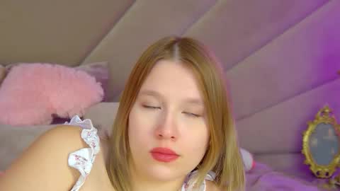 Snapshot of lililinn chatting on 7, 11, 2025 LiliLinn online show from 7, 11, 2025