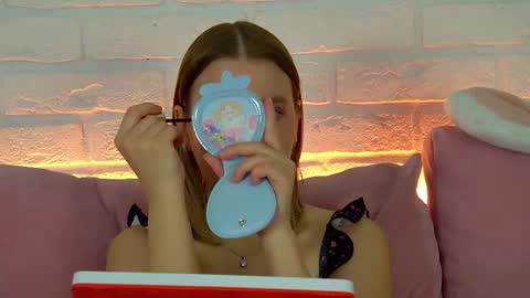 Snapshot of lililinn chatting on 13, 11, 2025 LiliLinn online show from 13, 11, 2025