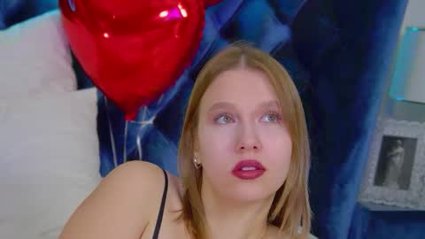 Snapshot of lililinn chatting on 15, 11, 2025 LiliLinn online show from 15, 11, 2025