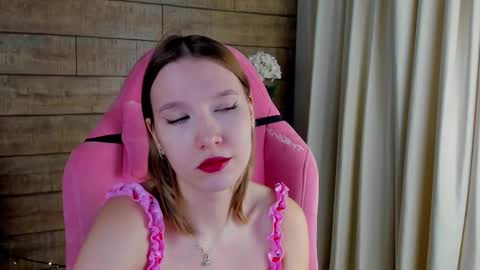 Snapshot of lililinn chatting on 20, 12, 2025 LiliLinn online show from 20, 12, 2025