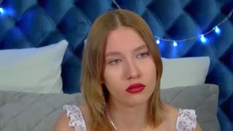 Snapshot of lililinn chatting on 23, 12, 2025 LiliLinn online show from 23, 12, 2025