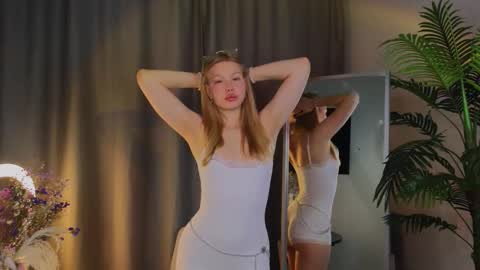 Snapshot of lililok101 chatting on 13, 10, 2025 lililok101 online show from 13, 10, 2025