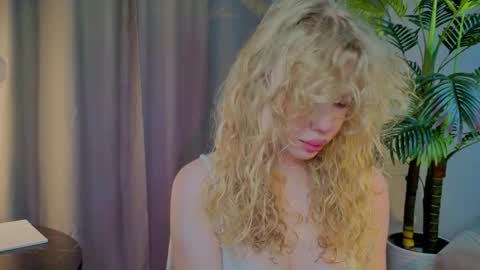 Snapshot of lililok101 chatting on 6, 11, 2025 lililok101 online show from 6, 11, 2025