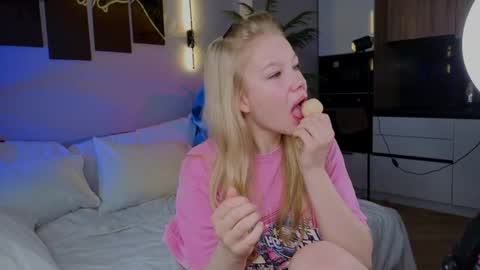 lililok101 online show from 22, 4, 2026