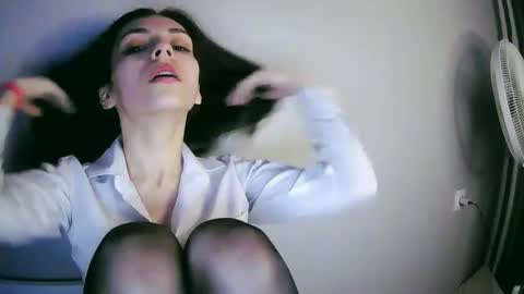 Snapshot of lilirose_x chatting on 6, 3, 2025 lilirose online show from 6, 3, 2025