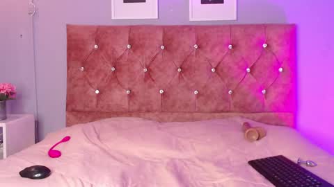 lilirousee online show from 13, 5, 2026