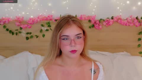 Snapshot of lilith_bonheur chatting on 4, 12, 2025 Lilith Bonheur online show from 4, 12, 2025