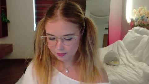 Snapshot of lilith_bonheur chatting on 31, 3, 2026 Lilith Bonheur online show from 31, 3, 2026