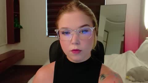 Snapshot of lilith_bonheur chatting on 31, 3, 2026 Lilith Bonheur online show from 31, 3, 2026