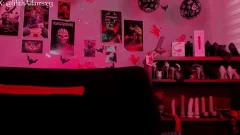 Snapshot of lilith_deveraux_ chatting on 4, 11, 2025 MISTRESS LILITH online show from 4, 11, 2025