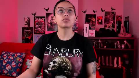 Snapshot of lilith_deveraux_ chatting on 17, 12, 2025 MISTRESS LILITH online show from 17, 12, 2025