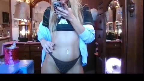 Snapshot of lilithohfish chatting on 23, 10, 2025 Lilithohfish online show from 23, 10, 2025