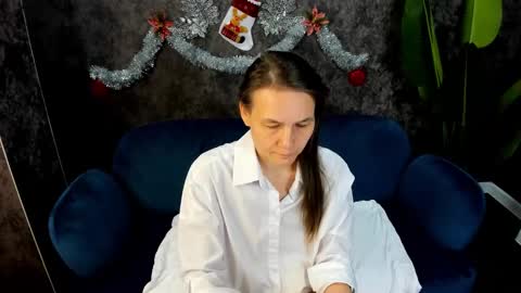 Snapshot of lillian_white1 chatting on 31, 12, 2024 lillian_white1 online show from 31, 12, 2024