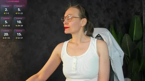 lillian_white1 online show from 24, 3, 2026
