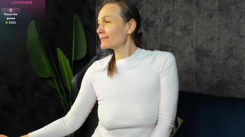 lillian_white1 online show from 16, 4, 2026