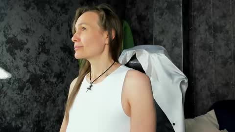 lillian_white1 online show from 5, 5, 2026