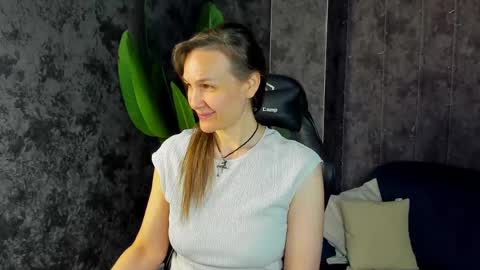 lillian_white1 online show from 6, 5, 2026