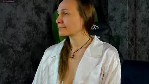 lillian_white1 online show from 17, 5, 2026