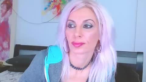 Lara online show from 4, 2, 2025