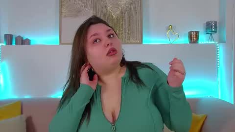 LillianHaig online show from 8, 3, 2025