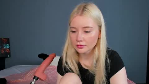 Snapshot of lillie_berry chatting on 6, 6, 2026 lillie_berry online show from 6, 6, 2026