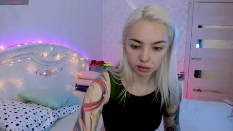 LilliMoore online show from 19, 9, 2025