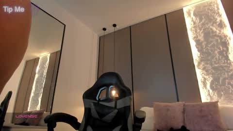 L I L L Y online show from 20, 12, 2025