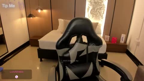 L I L L Y online show from 30, 3, 2026