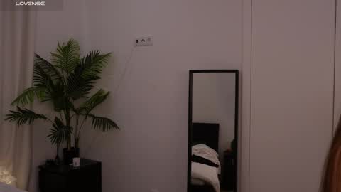 Lilly Colins online show from 16, 1, 2025