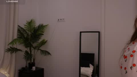 Lilly Colins online show from 18, 1, 2025