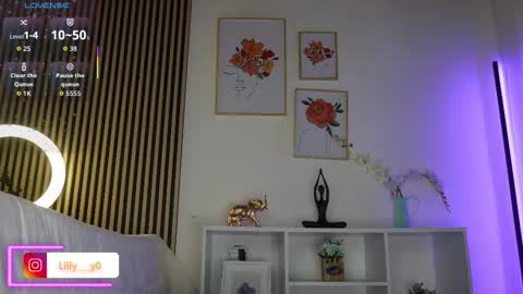 Snapshot of lilly_dollss chatting on 21, 9, 2025 Sofia online show from 21, 9, 2025