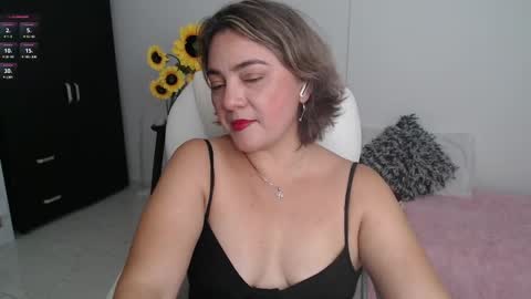 Snapshot of lilly_milf chatting on 18, 2, 2025 Lilly online show from 18, 2, 2025