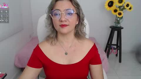 Snapshot of lilly_milf chatting on 21, 9, 2025 Lilly online show from 21, 9, 2025