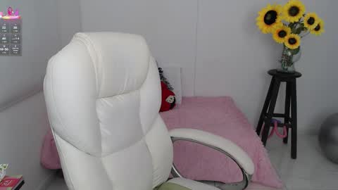 Snapshot of lilly_milf chatting on 22, 9, 2025 Lilly online show from 22, 9, 2025